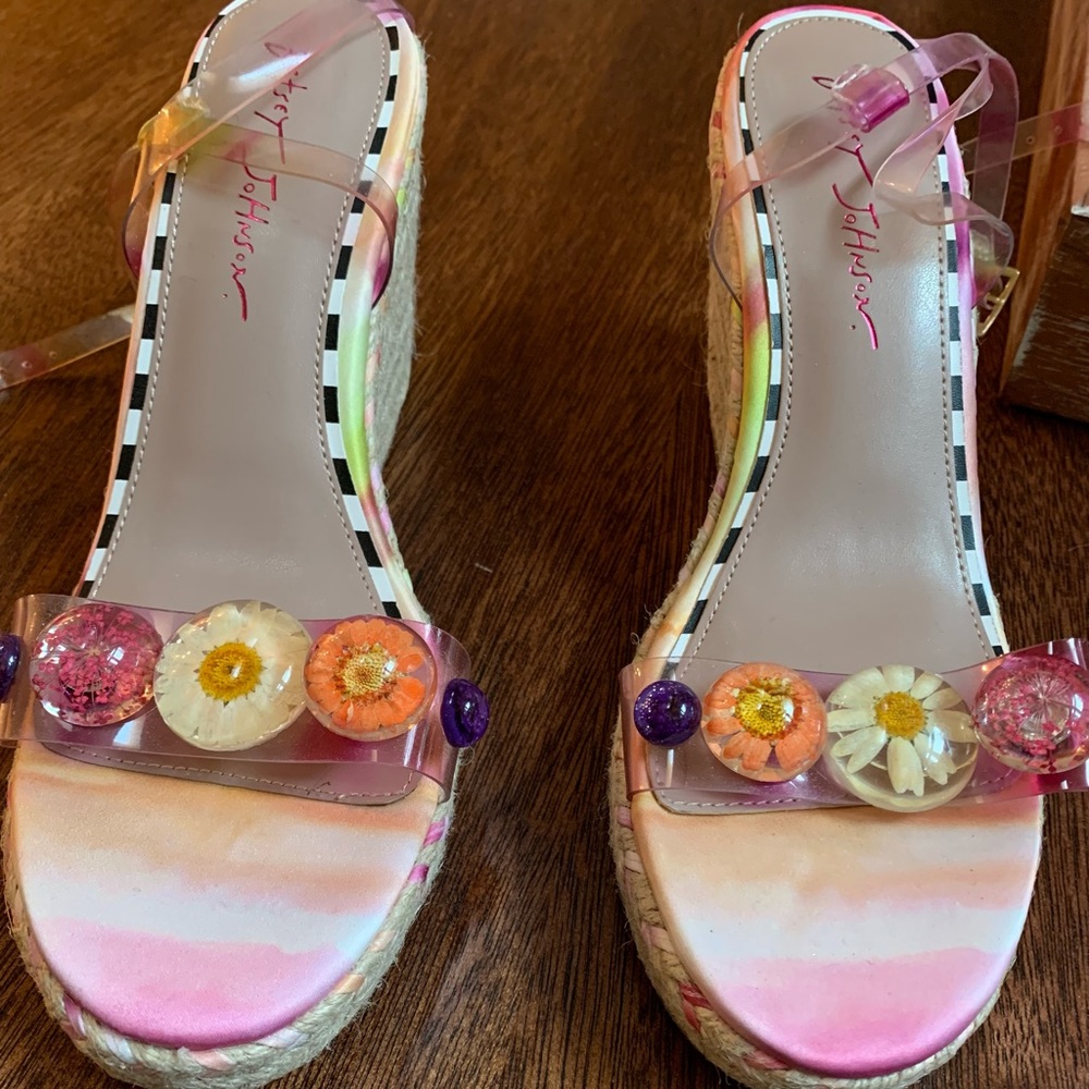 Betsy Johnson Wedge